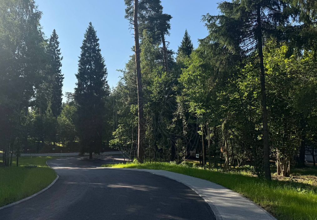 Лесной участок в новом поселке
