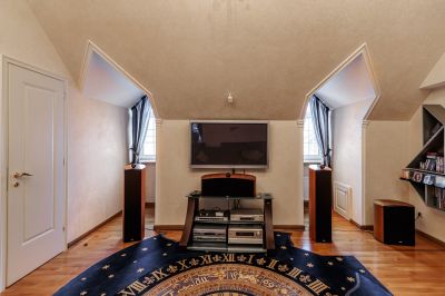 photo 693800a932994_thumb.jpg