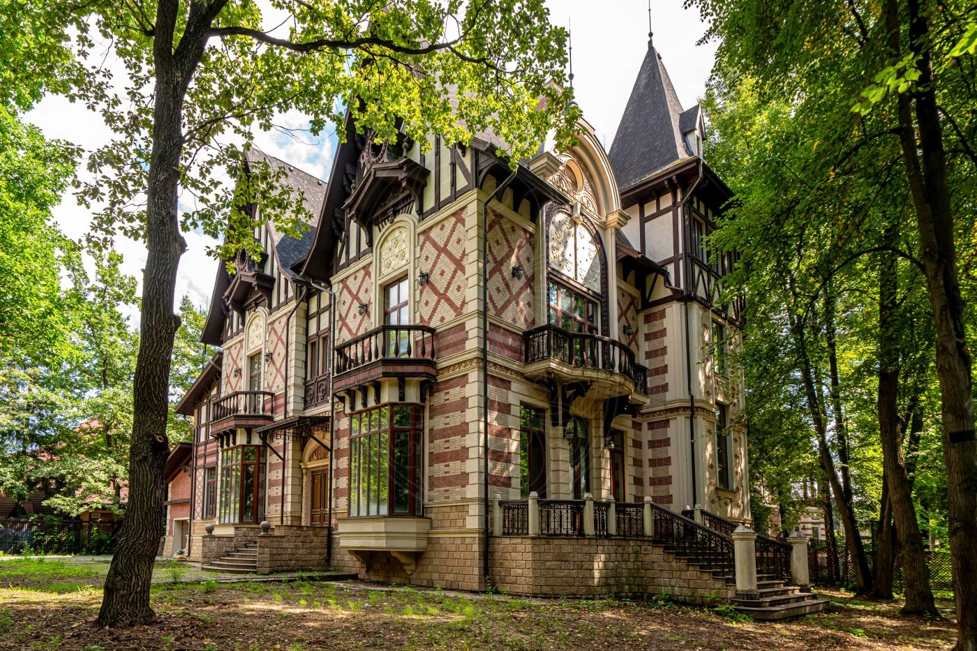 Дом у Озера Deauville House
