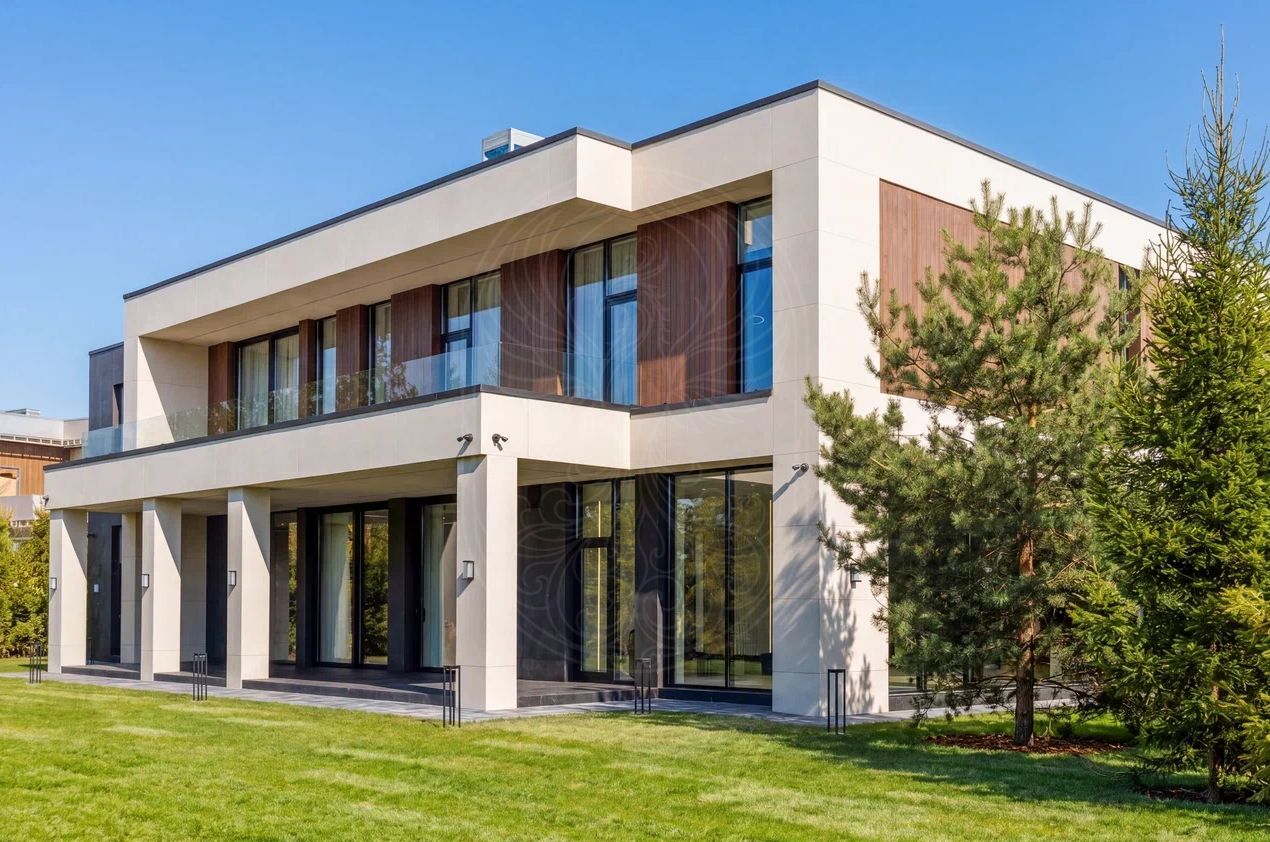 Новый дом с бассейном в поселке Агаларов Estate